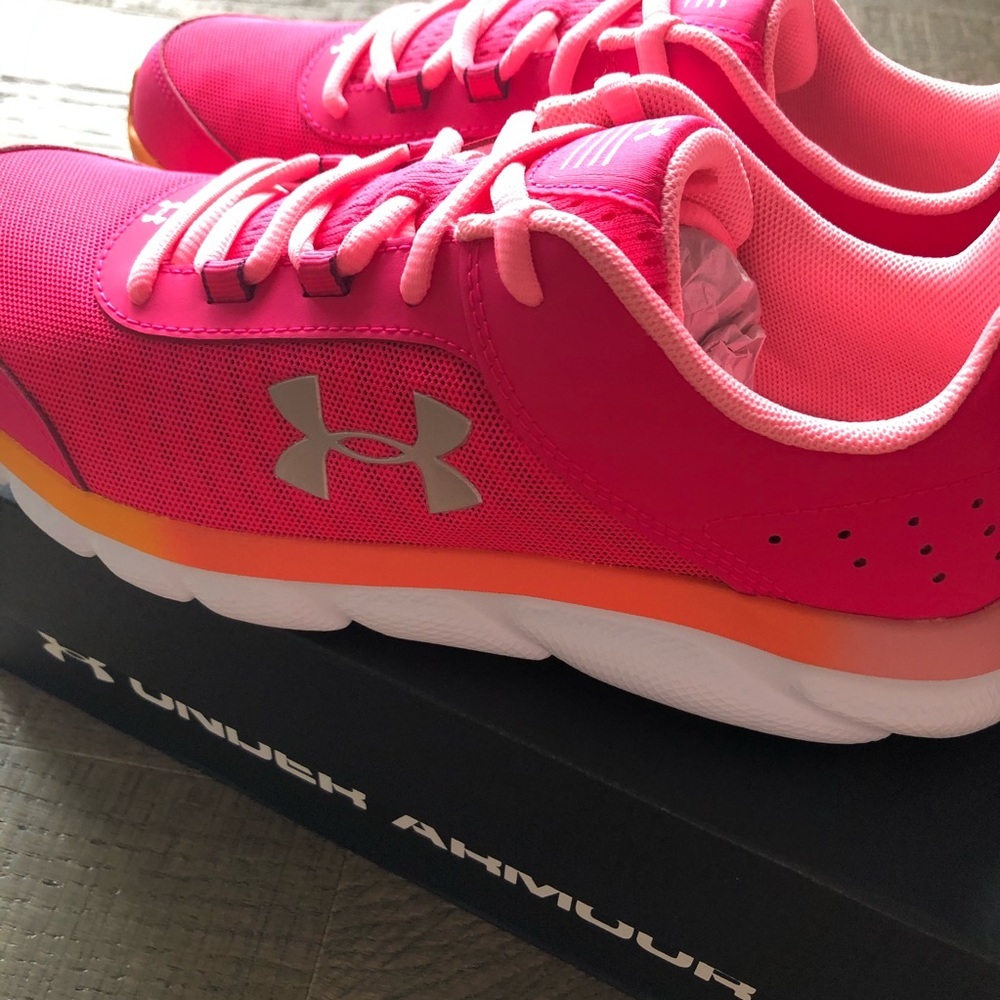 Under Armour Girls Shoes - Picture 5 of 5